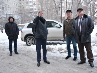 Представители депутатского корпуса оценили уборку дворов от снега и наледи